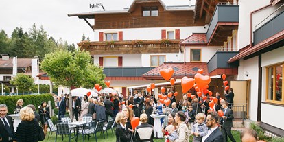 Hochzeit - Trauung im Freien - Seefeld in Tirol - Heiraten im Wellnesshotel ZUM GOURMET in Tirol.
Foto © formafoto.net - Aktivhotel ZUM GOURMET