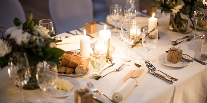 Hochzeit - Weinkeller - Hinterglemm - romantische Tischdekoration - Schloss Prielau Hotel & Restaurants