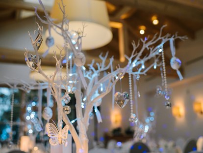 Hochzeit - Geeignet für: Firmenweihnachtsfeier - Schmalenbergham - Dekoration im Bankettsaal - Schloss Prielau Hotel & Restaurants