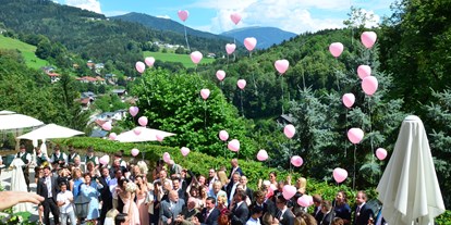 Hochzeit - Umgebung: im Park - Österreich - Heiraten im Freien auf Schloss Wolfsberg in Kärnten  - Schloss Wolfsberg