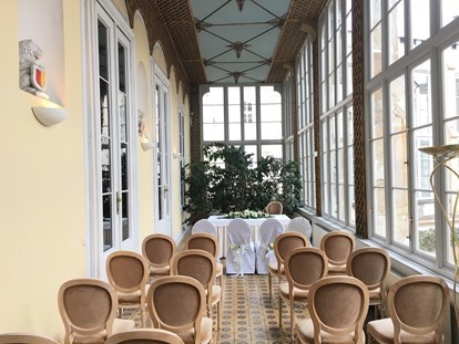 Hochzeit - Art der Location: Wintergarten - Standesamtliche Trauung auf Schloss Wolfsberg in Kärnten
im Wintergarten  - Schloss Wolfsberg