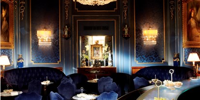 Hochzeit - Umgebung: in einer Stadt - Wien Alsergrund - Blaue Bar - Hotel Sacher Wien