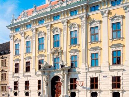 Hochzeit - nächstes Hotel - Wien Simmering - Außenansicht Palais Daun-Kinsky - Palais Daun-Kinsky