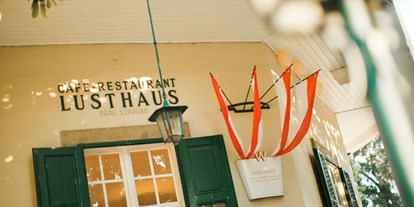 Hochzeit - Sommerhochzeit - Schwechat - Heiraten in einem Wahrzeichen Wiens - dem Lusthaus im Wiener Prater.
Foto © stillandmotionpictures.com - Café-Restaurant Lusthaus