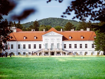 Hochzeit - Umgebung: im Park - Wien - SCHLOSS Miller Aichholz  - Schloss Miller-Aichholz - Europahaus Wien