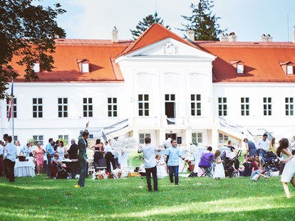 Hochzeit - Umgebung: am Fluss - Österreich - Hochzeit im SCHLOSS Miller-Aichholz, Europahaus Wien. - Schloss Miller-Aichholz - Europahaus Wien