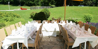 Hochzeit - nächstes Hotel - Faakersee - Hochzeitstafel im Kastaniengarten - Inselhotel Faakersee - Inselhotel Faakersee