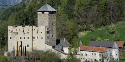 Hochzeit - Umgebung: in einer Stadt - Tirol - Schloss Landeck