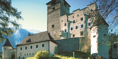 Hochzeit - Umgebung: in einer Stadt - St. Leonhard im Pitztal - Schloss Landeck