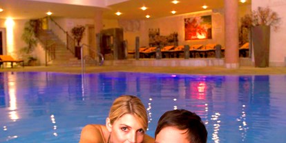 Hochzeit - Art der Location: Hotel - Schwendt (Schwendt) - Schwimmbad mit Quellwasser - Feuriger Tatzlwurm