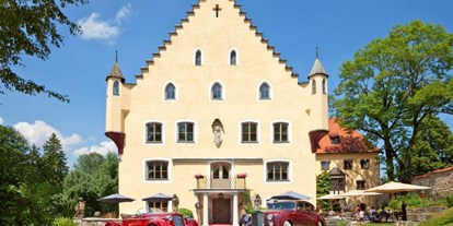 Hochzeit - Umgebung: im Park - Region Allgäu - Das Schloss zu Hopferau - vor 550 Jahren erbaut. - Schloss zu Hopferau 