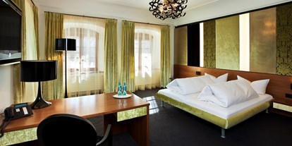 Hochzeit - Art der Location: Hotel - Bayern - Zimmer 23 - eines von 2 Deluxe Zimmern und das Hochzeitszimmer. - Schloss zu Hopferau 