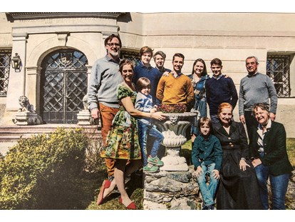 Hochzeit - Umgebung: in den Bergen - Kärnten - 2018 Das sind WIR. 
Familie und Team. 
Wir kümmern uns gerne persönlich und mit Herz um Ihre Hochzeit ♥️ - Schloss Greifenburg