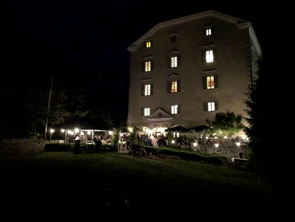 Hochzeit - Umgebung: im Park - Bezirk Spittal an der Drau - Schloss Greifenburg bei Nacht - Schloss Greifenburg