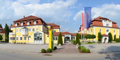 Hochzeit - Parkplatz: kostenlos - Zell am Pettenfirst - Außenansicht - Gasthof Hotel Jägerwirt