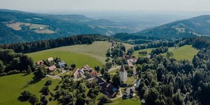 Hochzeit - Umgebung: am Land - Hitzendorf - Der Herkhof steht in der romantischen Bergregion Hebalpe. - Herkhof