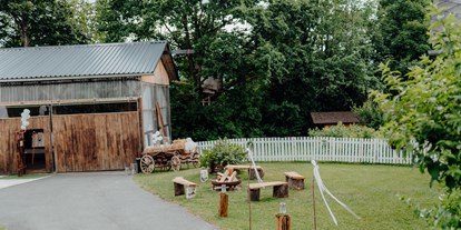 Hochzeit - Umgebung: am Land - Zettling - Idylisch fügt sich der Hochzeitsstadl Herkhof in die Landschaft ein und lädt zu einer Hochzeitsfeier. - Herkhof