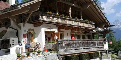 Hochzeit - Umgebung: in den Bergen - Innsbruck - Jeden Sonnenstrahl nutzen und ein ausgiebiges Frühstück bis Mittag genießen. - Herzebner Alm