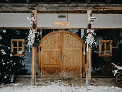 Hochzeit - Umgebung: in den Bergen - Ossiach - Winterhochzeit - Almdorf Seinerzeit