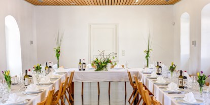 Hochzeit - Hochzeits-Stil: Modern - Marz - Im Festsaal haben Sie bei Schlechtwetter die Möglichkeit ihre Gäste kulinarisch zu verwöhnen. - Schloss Lackenbach