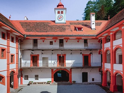 Hochzeit - nächstes Hotel - Steiermark - Schlossinnenhof - Schloss Pernegg