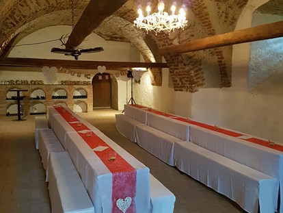 Hochzeit - Hochzeits-Stil: Traditionell - Stanz im Mürztal - Gewölbekeller - Schloss Pernegg
