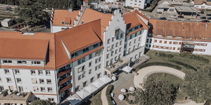 Hochzeit - Art der Location: Eventlocation - Möggers - Blick auf das Sentido Seehotel Am Kaiserstrand vom Bodensee aus.  - Seehotel am Kaiserstrand