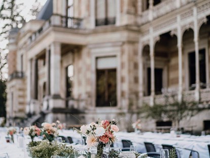 Hochzeit - Standesamt - Gartenhochzeit in Wien mit Blick auf den Lainzer Tiergarten und die historische Hermesvilla. - Hermes Café Restaurant Labstelle