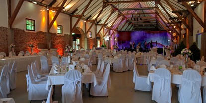 Hochzeit - barrierefreie Location - Graz - Hochzeit in der Fachwerkhalle mit LED Vorhang © Seifenfabrik Veranstaltungszentrum - Seifenfabrik Veranstaltungszentrum