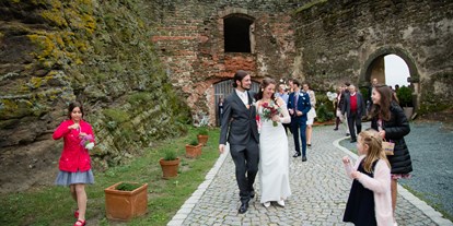 Hochzeit - Art der Location: Burg - Großwilfersdorf - Romantische Gartenhochzeit auf der Burg Güssing. - Burg Güssing
