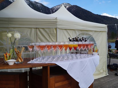 Hochzeit - Art der Location: Eventlocation - Tiroler Oberland - Aperitif direkt am See... - Strandperle Seefeld