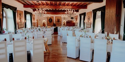 Hochzeit - interne Bewirtung - Eibiswald - Der große Rittersaal der Burg Deutschlandsberg mit Hussen. - Burg Deutschlandsberg