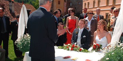 Hochzeit - wolidays (wedding+holiday) - Eibiswald - Trauung auf unserer Burgwiese im Freien. - Burg Deutschlandsberg