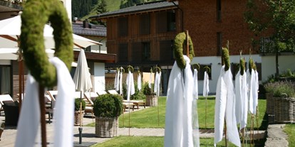 Hochzeit - Hochzeitsessen: 5-Gänge Hochzeitsmenü - Alpenregion Bludenz - Gartenschmuck  - Der Berghof in Lech