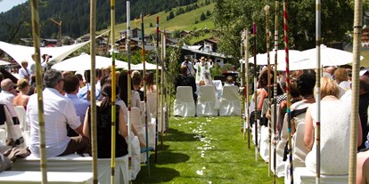 Hochzeit - Parkplatz: kostenlos - St. Gerold - Trauung im Garten - Der Berghof in Lech