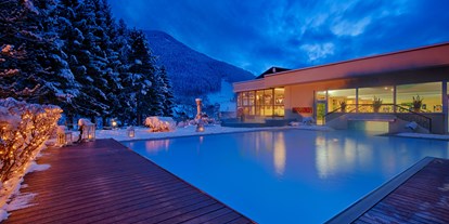 Hochzeit - Garten - Nockberge - In kalter Jahreszeit im warmen Thermalwasser schwimmen - "einfach herrlich" - Thermenwelt Hotel Pulverer