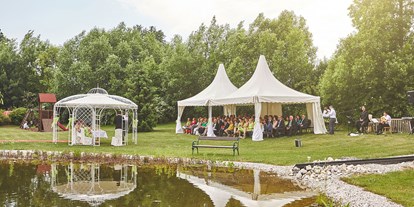 Hochzeit - Festzelt - Österreich - Eure Gartenhochzeit vor unserem romantischen Teich. - Grandhotel Niederösterreichischer Hof