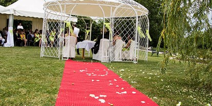 Hochzeit - Festzelt - Österreich - Für unsere Brautpaare rollen wir am Niederösterreichischen Hof den roten Teppich aus. - Grandhotel Niederösterreichischer Hof