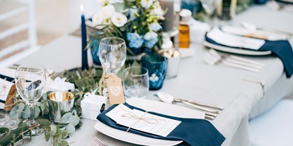 Hochzeit - Hochzeits-Stil: Modern - Winden am See - Hochzeitstafel - das Reinisch business hotel