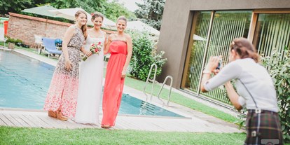 Hochzeit - Geeignet für: Seminare und Meetings - Hernstein - Fotoshooting am Pool - Hotel Landhaus Moserhof****