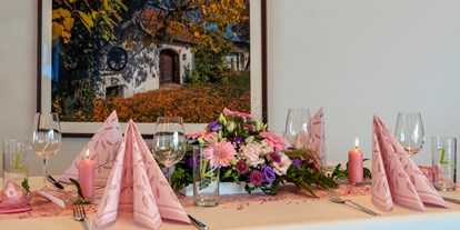 Hochzeit - Umgebung: im Park - Gänserndorf - Tischdekoration #1 - Rochussaal