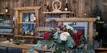 Hochzeit - Art der Location: Bauernhof/Landhaus - unsere Bar befindet sich im Hautpsaal - Rieglergut