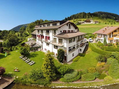 Hochzeit - barrierefreie Location - Trentino-Südtirol - Gartenanlage von Oben - Stadl/Hotel/Restaurant Alte Goste