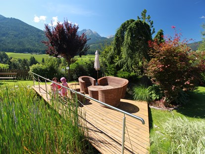 Hochzeit - Sommerhochzeit - Trentino-Südtirol - Badeteich mit Steg - Stadl/Hotel/Restaurant Alte Goste