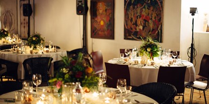 Hochzeit - Art der Location: Eventlocation - Raabs an der Thaya - Kunstvolle Gemälde schmücken jeden Raum.
Foto © www.kalinkaphoto.at - Schüttkasten von Primmersdorf