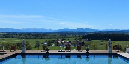 Hochzeit - Garten - Bayern - Pool mit atemberaubenden Panoramablick - CP Location - Gut Ammerhof
