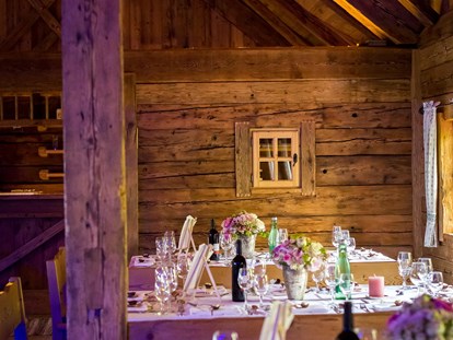 Hochzeit - Hochzeits-Stil: Boho - Strobl - Rustikale Optik trifft auf gehobenen Service und vielfältige Kulinarik durch nationale und internationale Caterer. - Laimeralm