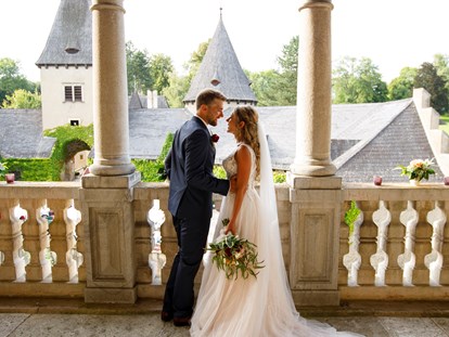 Hochzeit - Umgebung: am See - Brautpaar Schloss Ottenstein - Schloss Ottenstein