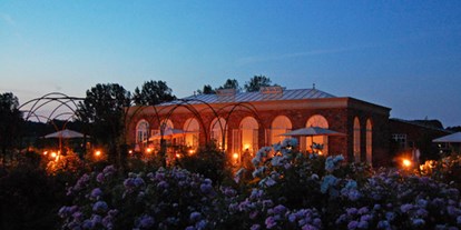Hochzeit - externes Catering - Bützow - Orangerie Groß Siemen im Abendlicht - Gut Gross Siemen