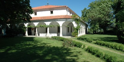 Hochzeit - Umgebung: in Weingärten - Schloss Zemono, Pri Lojzetu, Slowenien